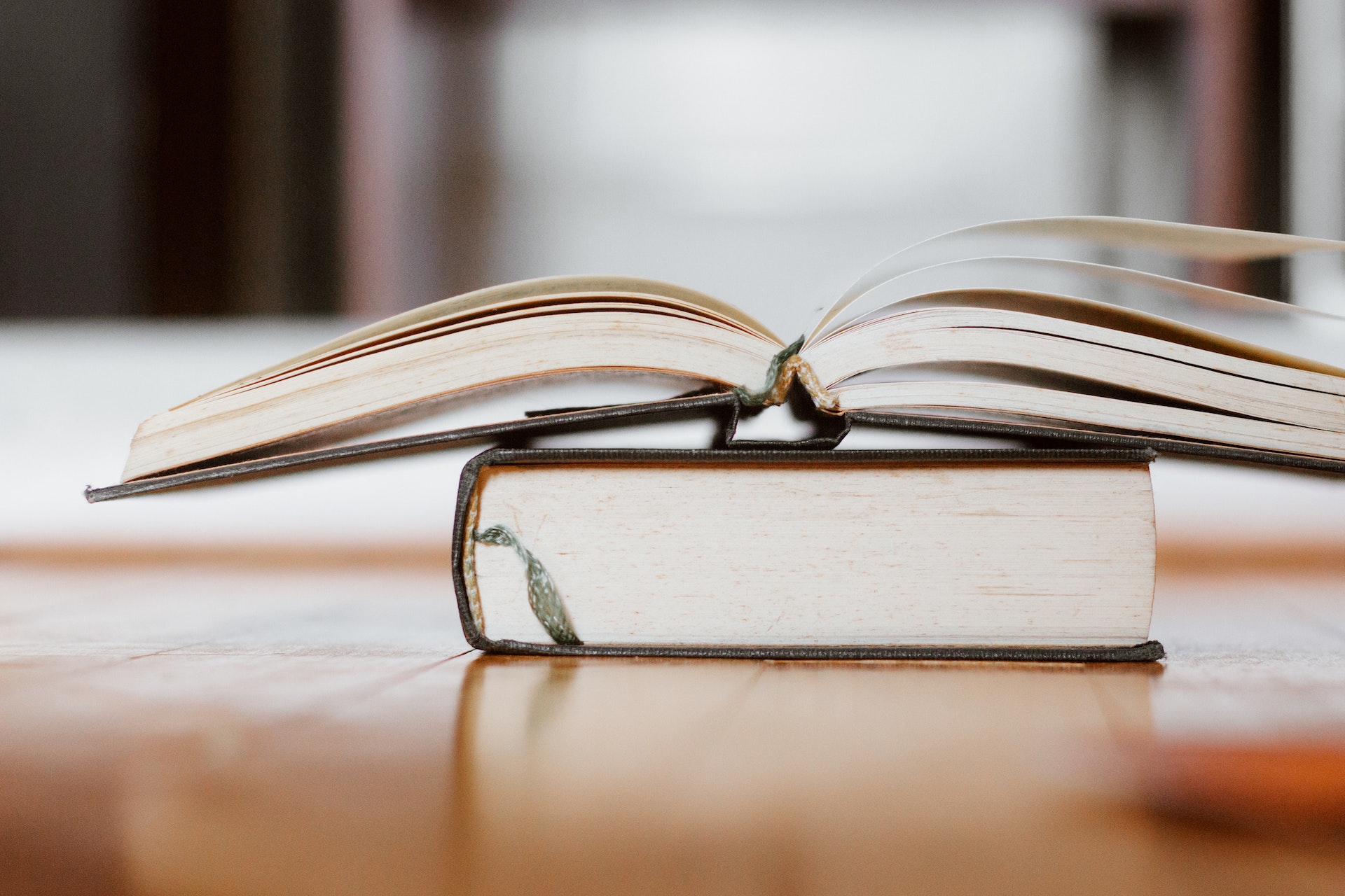 Anticariatul de carti online: prin ce se remarca fata de libraria propriu-zisa? Iata 2 avantaje pe care le vei obtine!