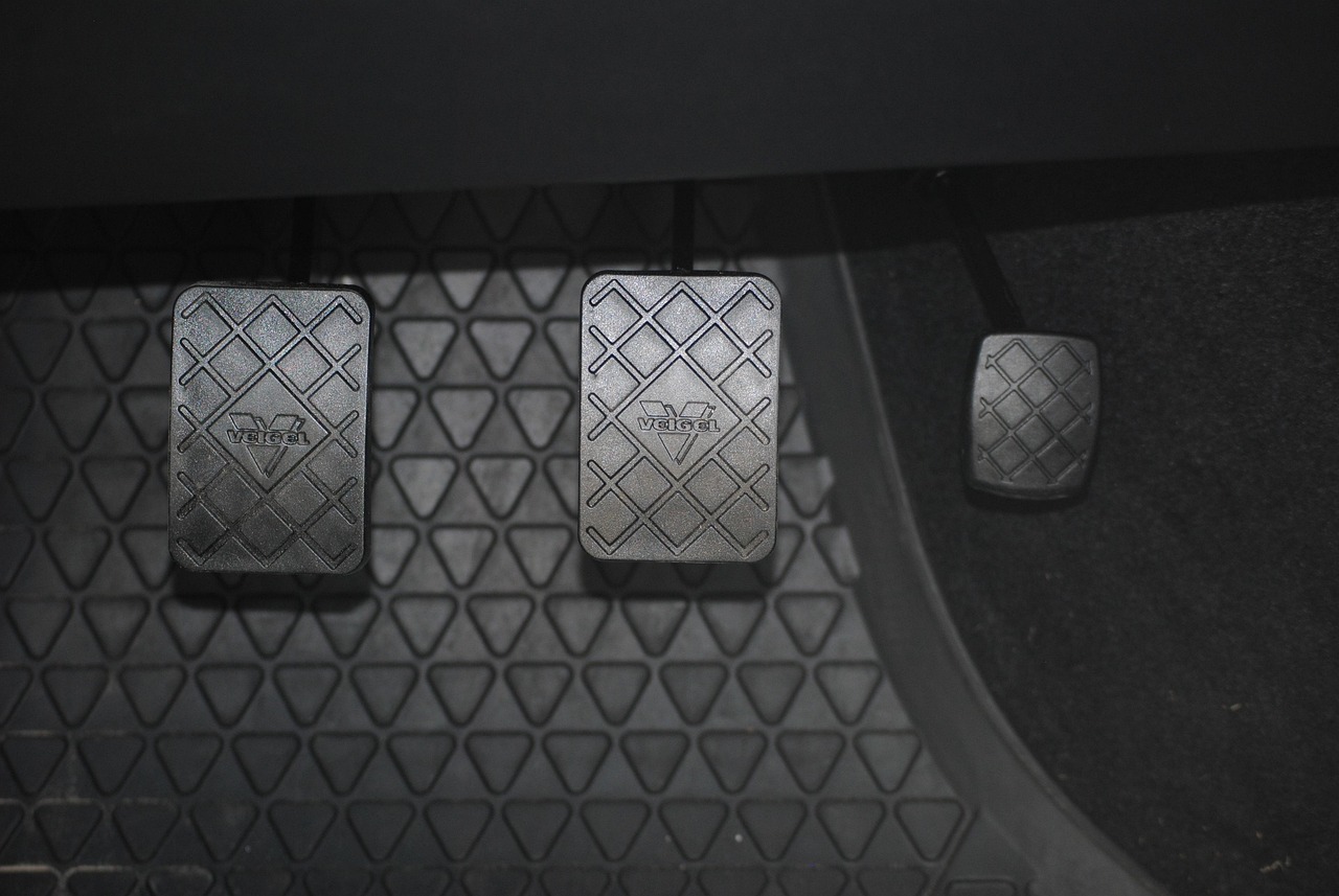 Pedala de ambreiaj a mașinii: rolul ei și ce probleme pot apărea